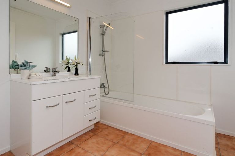 Photo of property in 72d Seabrook Avenue, New Lynn, Auckland, 0600