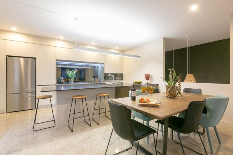 Photo of property in 14 Autere Street, Strandon, New Plymouth, 4312