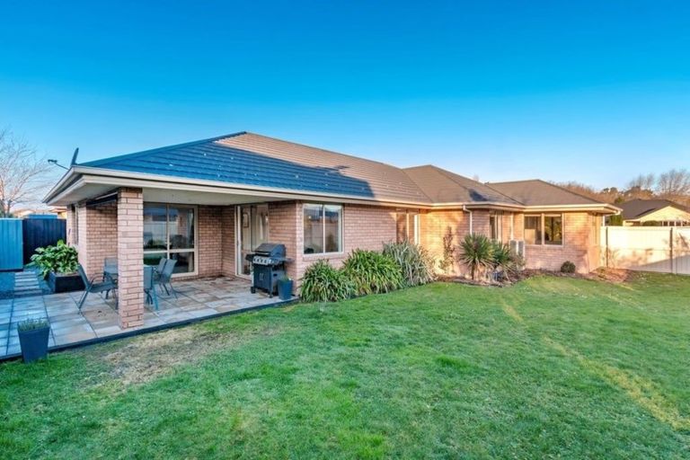 Photo of property in 15 Garforth Green, Halswell, Christchurch, 8025