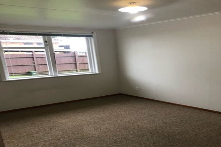 Photo of property in 3166 Great North Road, New Lynn, Auckland, 0600