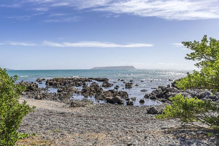 Photo of property in 77 Moana Road, Plimmerton, Porirua, 5026