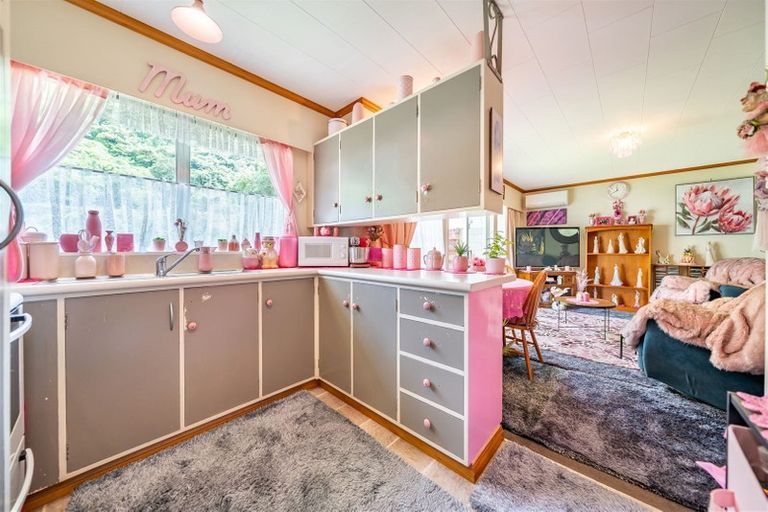 Photo of property in 1/27 Larchmont Grove, Totara Park, Upper Hutt, 5018