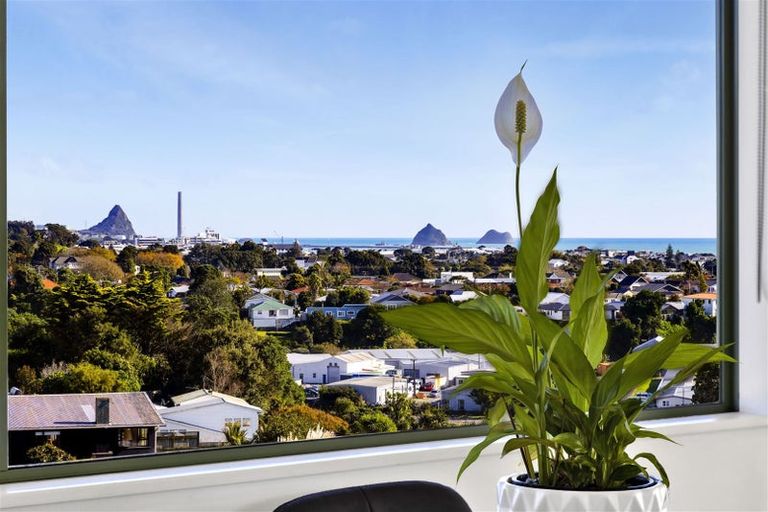 Photo of property in 3a Hillcrest Street, Glen Avon, New Plymouth, 4312