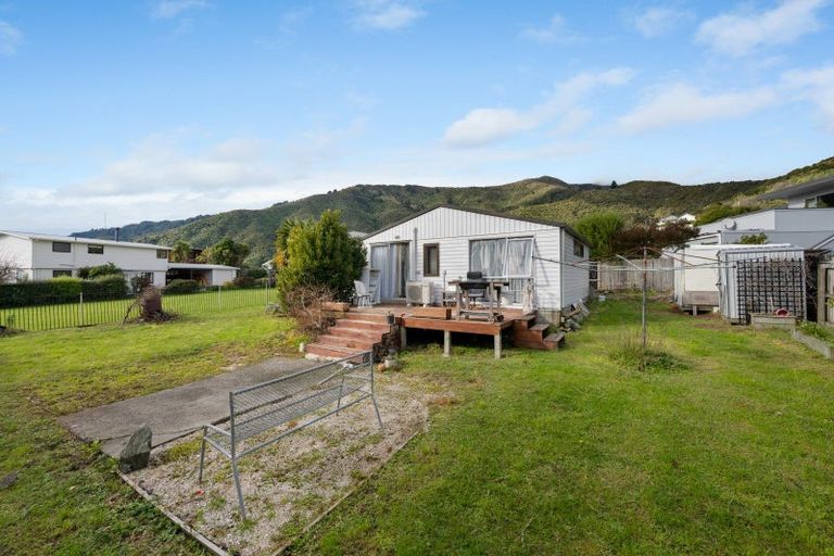 Photo of property in 25a Moana View Road, Waikawa, Picton, 7220