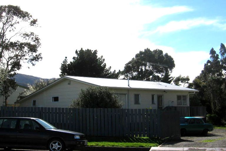 Photo of property in 105 Fitzherbert Street, Featherston, 5710