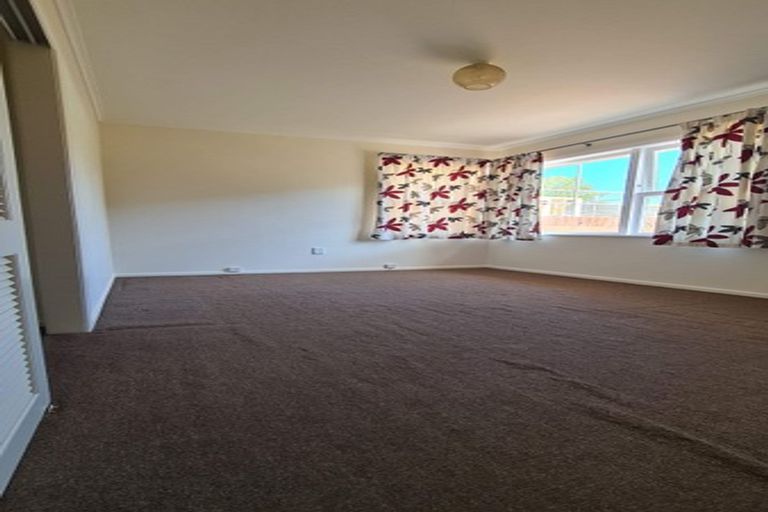 Photo of property in 6 Longburn Road, Henderson, Auckland, 0610