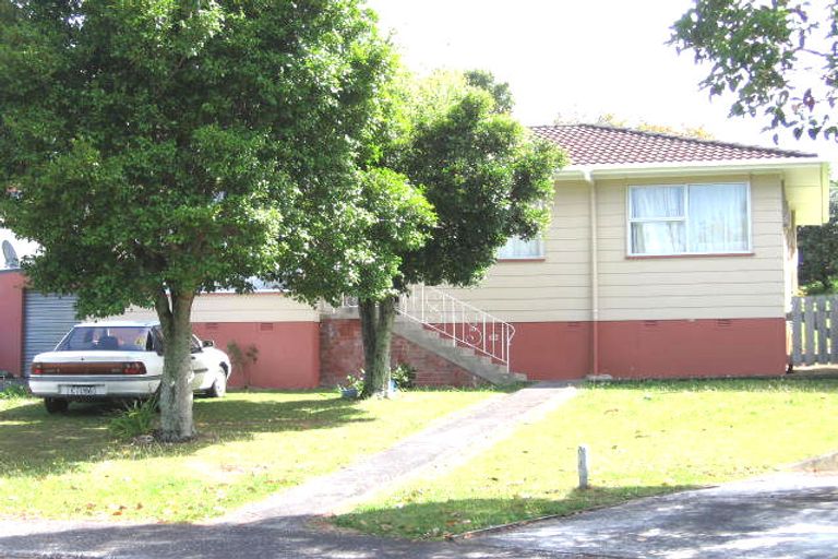 Photo of property in 35 Temuri Place, Glendene, Auckland, 0602