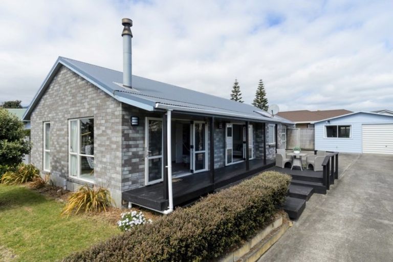 Photo of property in 32 Rutherford Drive, Waikanae Beach, Waikanae, 5036