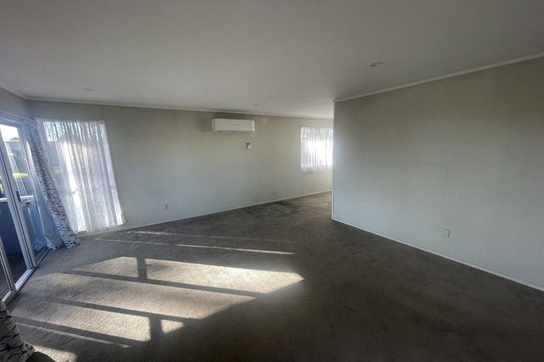 Photo of property in 357 Roscommon Road, Clendon Park, Auckland, 2103