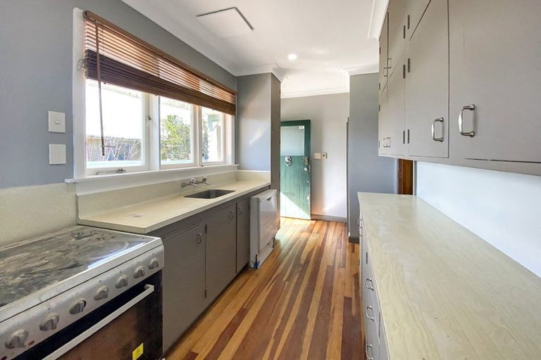 Photo of property in 16 Liverpool Street, Takaro, Palmerston North, 4412