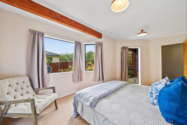 Photo of property in 13 Kinnel Grove, Papakowhai, Porirua, 5024