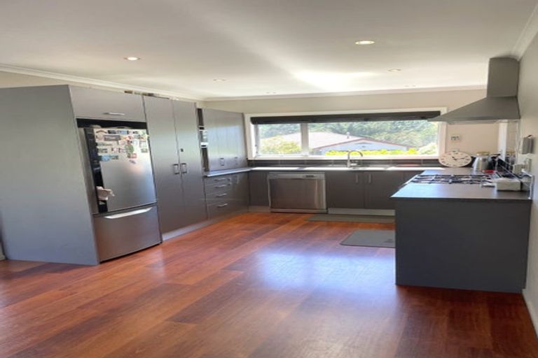 Photo of property in 40 Te Puia Drive, Aotea, Porirua, 5024
