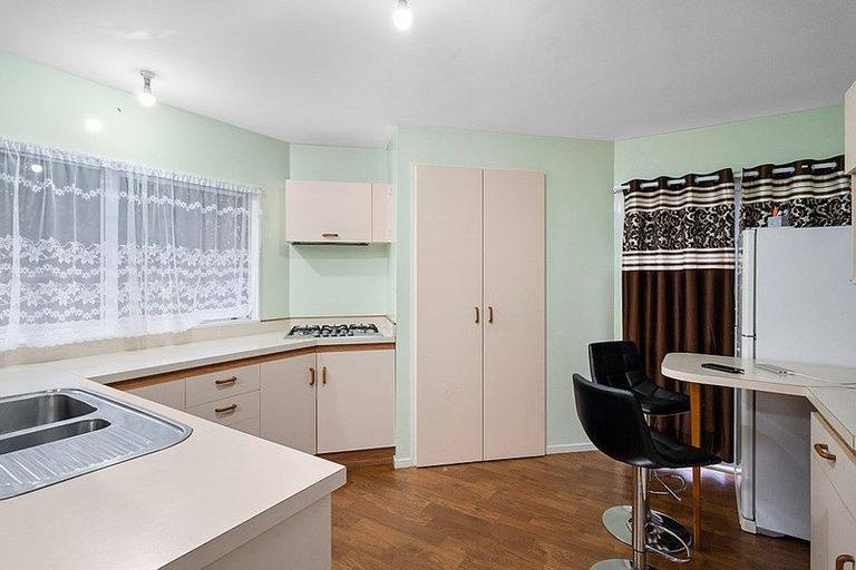 Photo of property in 2/20 Ross Martin Court, Conifer Grove, Takanini, 2112