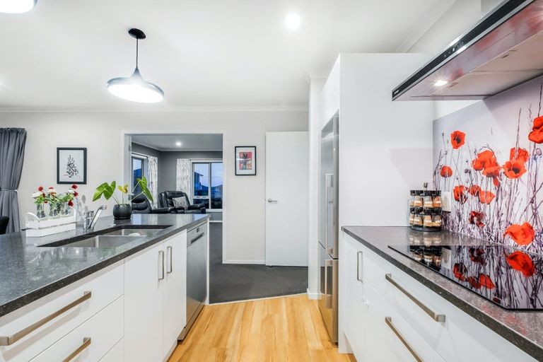 Photo of property in 34 Margaret Shields Avenue, Aotea, Porirua, 5024