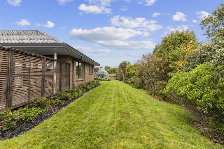 Photo of property in 29 Johnstone Drive, Fitzherbert, Palmerston North, 4410