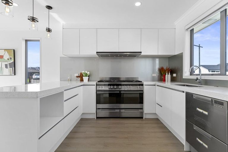 Photo of property in 2 Sydney Place, Flagstaff, Hamilton, 3210