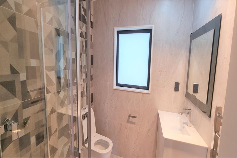 Photo of property in 425f Great South Road, Opaheke, Papakura, 2113