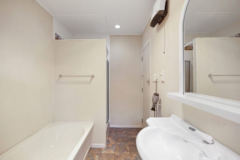 Photo of property in 14 Oawai Place, Marfell, New Plymouth, 4310