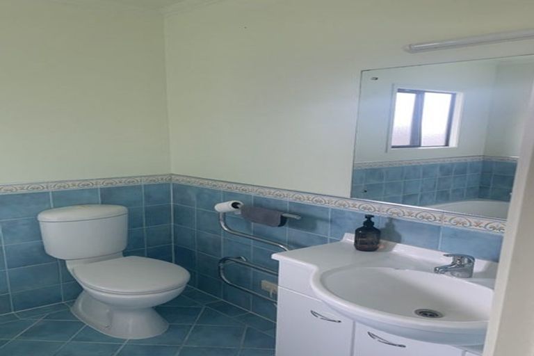 Photo of property in 1 Kittiwake Drive, Schnapper Rock, Auckland, 0632