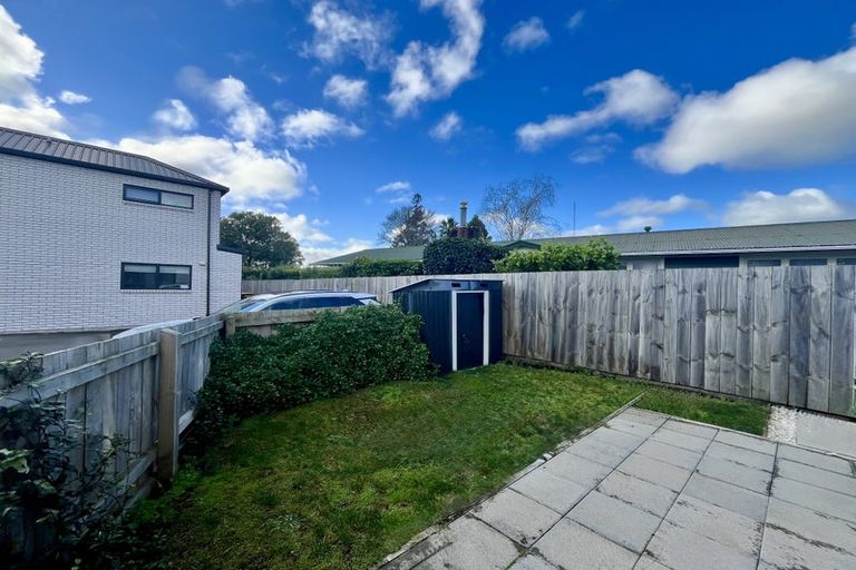 Photo of property in 1/12 Enderby Drive, Te Atatu Peninsula, Auckland, 0610