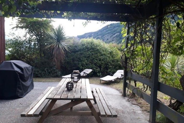 Photo of property in 16 Mckerrow Place, Sunshine Bay, Queenstown, 9300