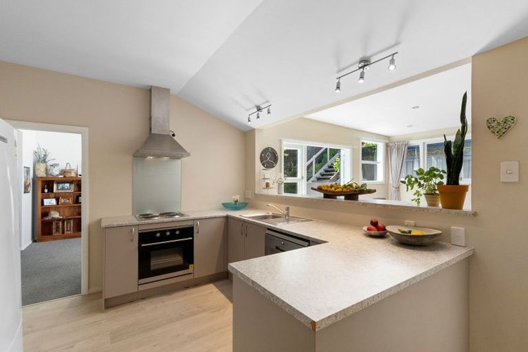 Photo of property in 71 Muritai Road, Eastbourne, Lower Hutt, 5013