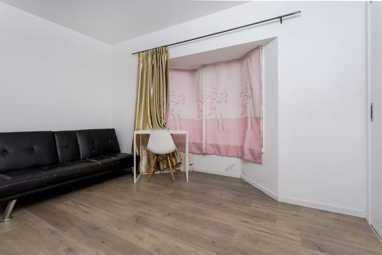 Photo of property in 211 East Coast Road, Castor Bay, Auckland, 0620