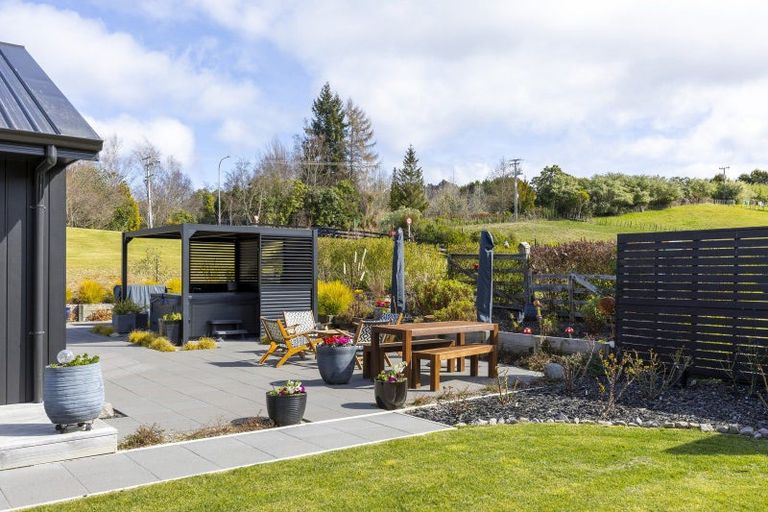 Photo of property in 2 Nga Tui Lane, Acacia Bay, Taupo, 3385