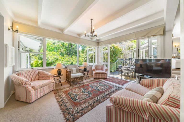 Photo of property in 9 Chatsworth Road, Silverstream, Upper Hutt, 5019