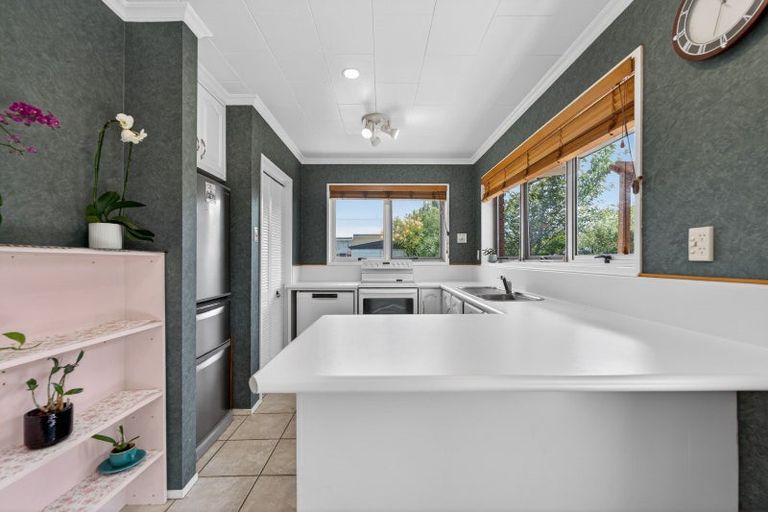 Photo of property in 1 Colonial Place, Kelvin Grove, Palmerston North, 4414