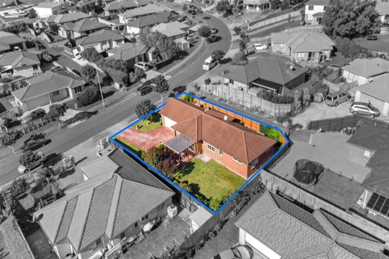 Photo of property in 15 Mt Lebanon Crescent, The Gardens, Auckland, 2105