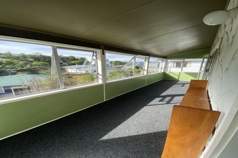 Photo of property in 3 Eastview Grove, Normandale, Lower Hutt, 5010