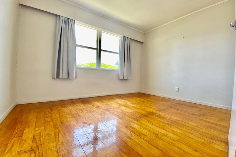 Photo of property in 15 Addington Avenue, Manurewa, Auckland, 2102