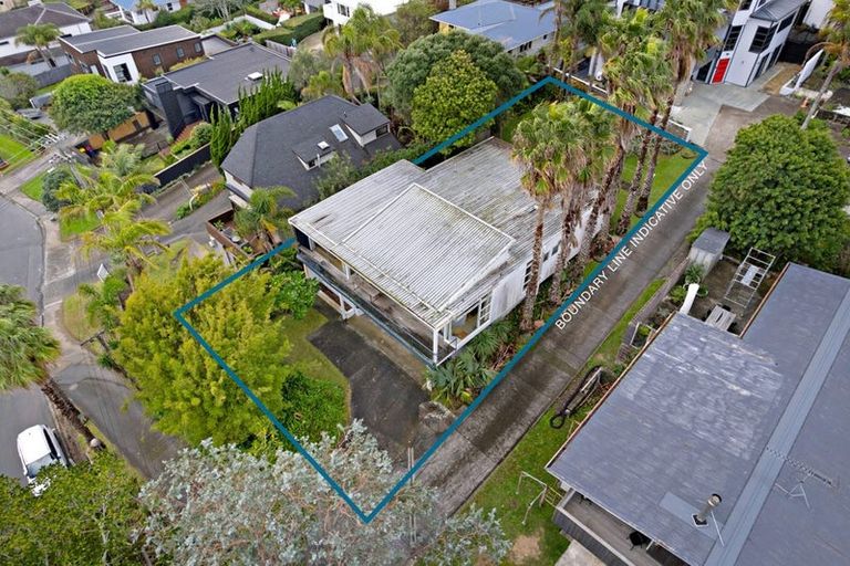 Photo of property in 6 The Esplanade, Castor Bay, Auckland, 0620