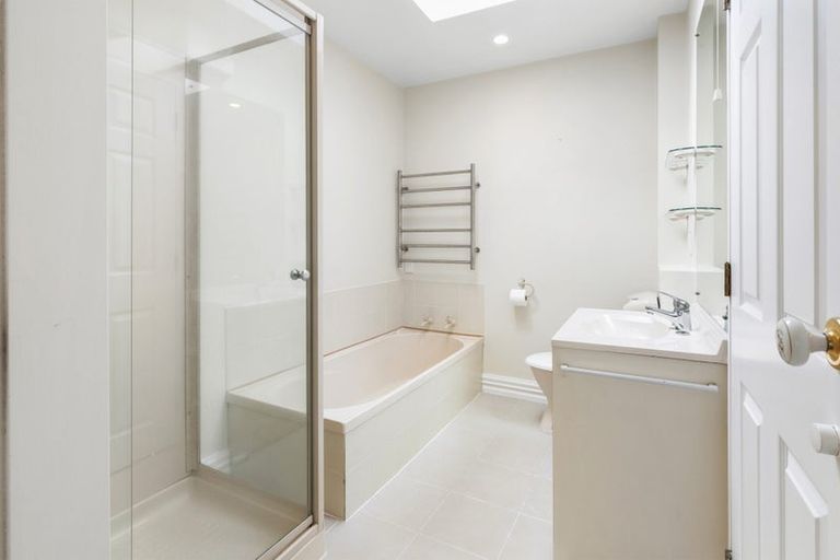 Photo of property in 16c Hobson Street, Thorndon, Wellington, 6011