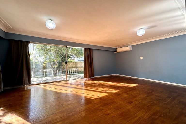 Photo of property in 6 Finlow Drive, Te Atatu South, Auckland, 0610