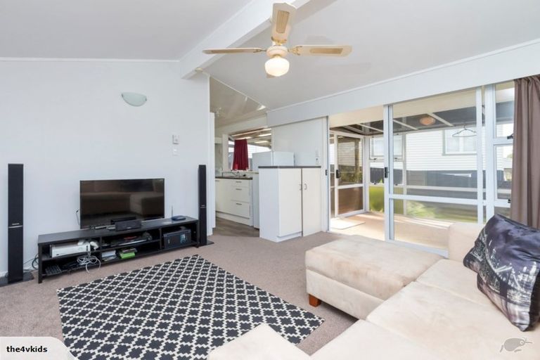 Photo of property in 76a Bradbury Road, Botany Downs, Auckland, 2010