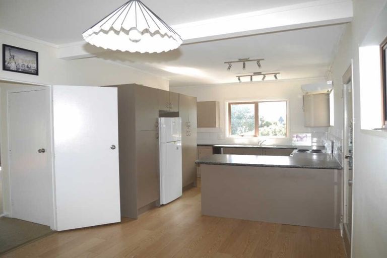 Photo of property in 16 Island View Terrace, Waikanae Beach, Waikanae, 5036