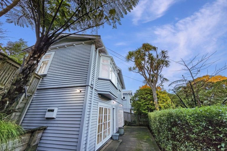 Photo of property in 76 Glenmore Street, Northland, Wellington, 6012