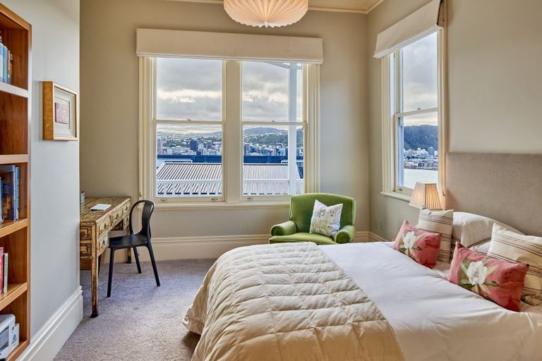 Photo of property in 29 The Crescent, Roseneath, Wellington, 6011