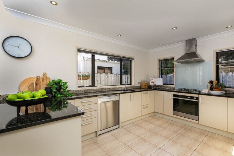 Photo of property in 135 Centreway Road, Orewa, 0931