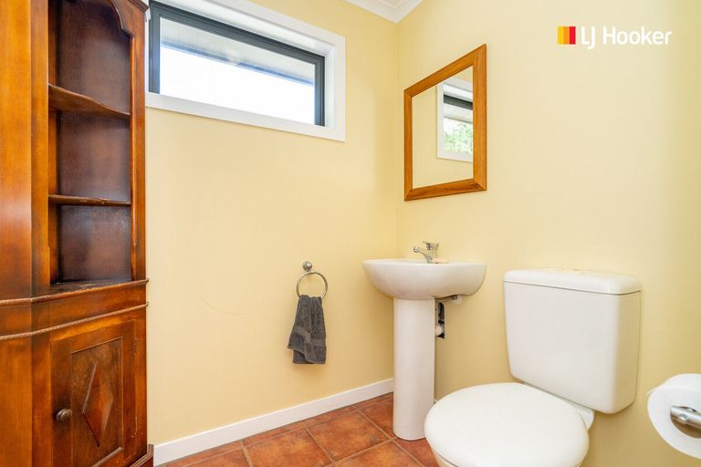 Photo of property in 1 Joshua Place, Helensburgh, Dunedin, 9010