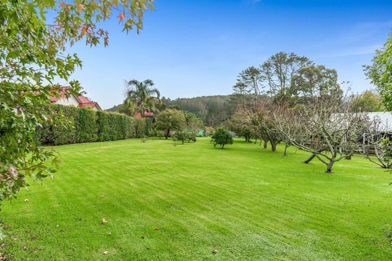 Photo of property in 37 Hardens Lane, Paremoremo, Auckland, 0632