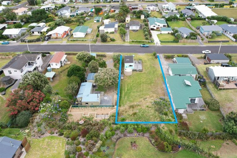 Photo of property in 82 Kahukura Avenue, Waitarere Beach, Levin, 5510