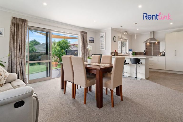 Photo of property in 52 Kayelene Place, Omokoroa, 3114