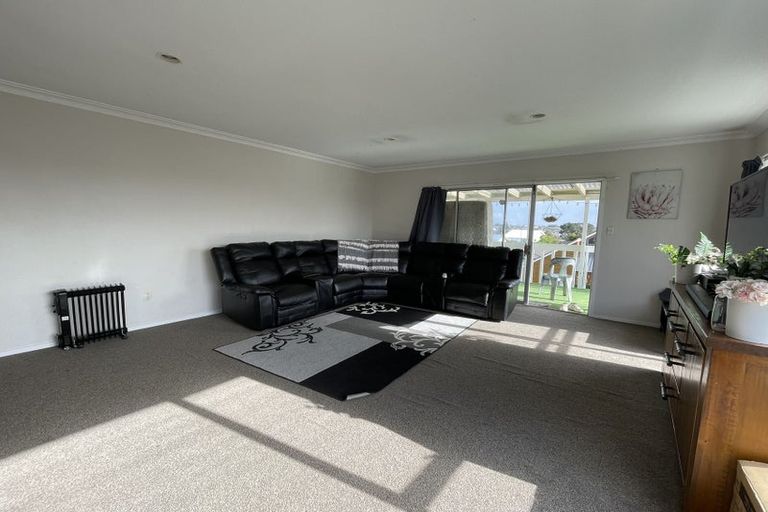Photo of property in 19a Rodney Street, Howick, Auckland, 2014