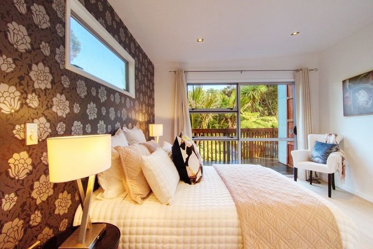 Photo of property in 39 Warner Park Avenue, Laingholm, Auckland, 0604