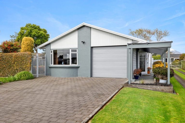 Photo of property in 6 Argyle Place, Highlands Park, New Plymouth, 4312