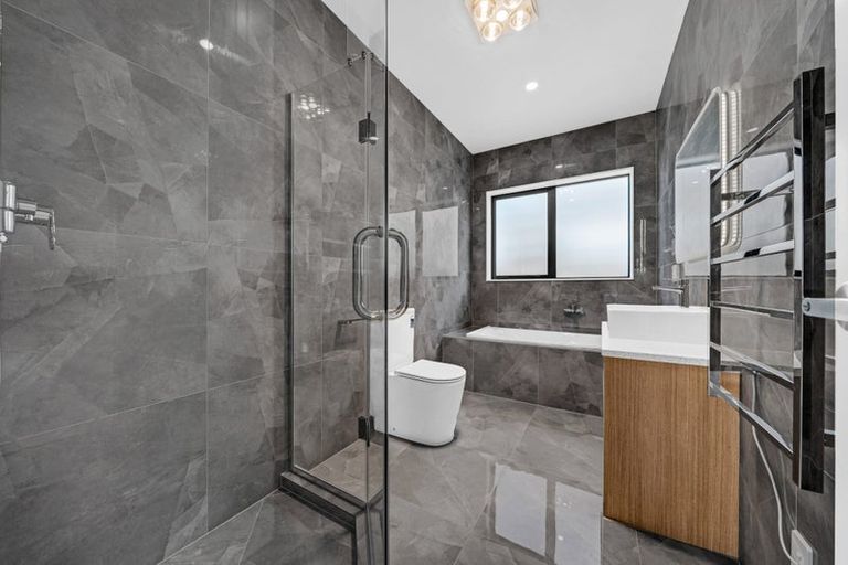 Photo of property in 28 Korowhiti Road, Clarks Beach, 2122