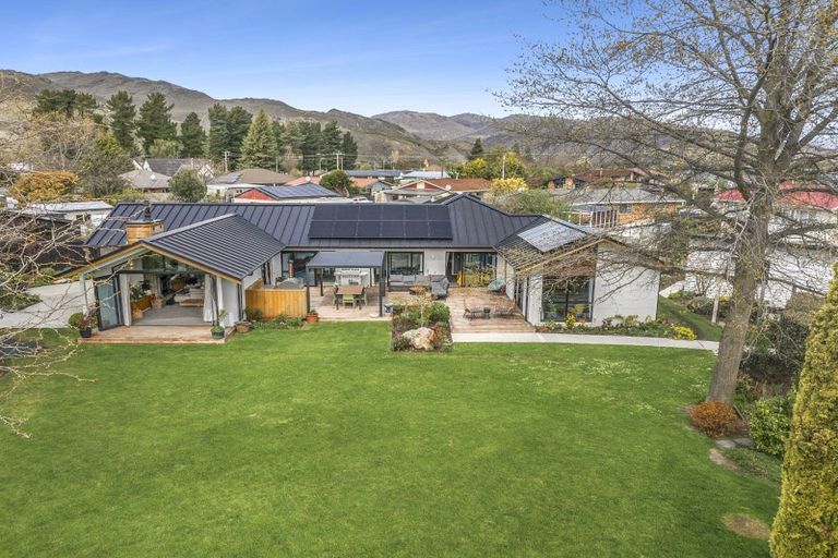 Photo of property in 60 Neplusultra Street, Cromwell, 9310